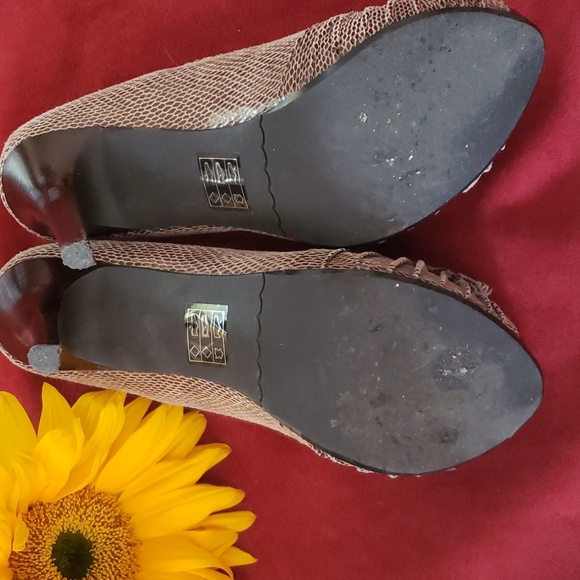 Ruffle Detail Stilettos - Picture 3 of 10